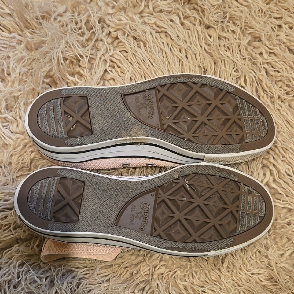 Converse Pink Sneakers Classic High-Top Design - Picture 4 of 6